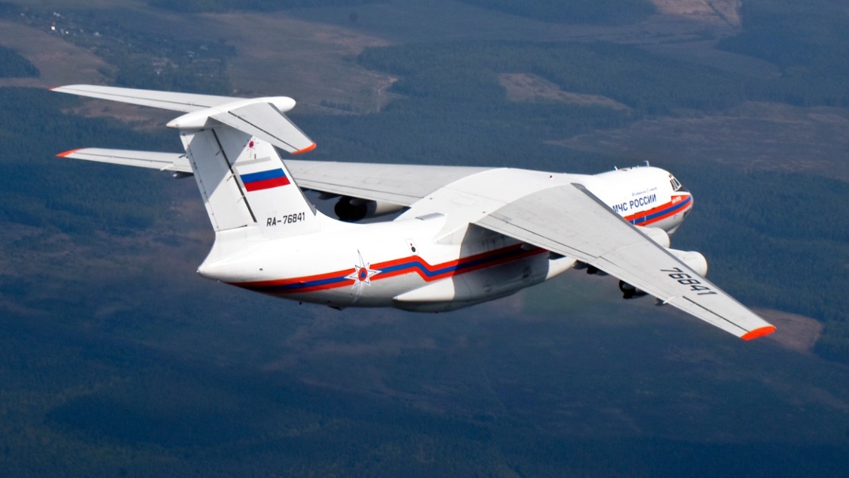 Самолет МЧС с московскими медиками на борту приземлился в Перми