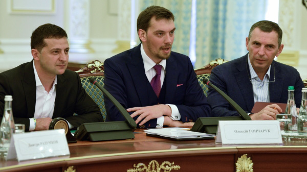 Автомобиль помощника Зеленского обстреляли на Украине