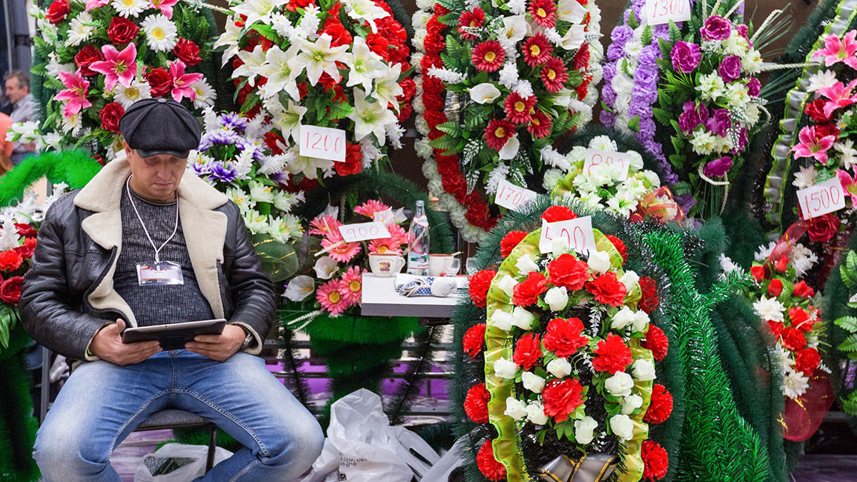 Украинские спецслужбы организовали доставку траурного венка генерал-майору Терехину