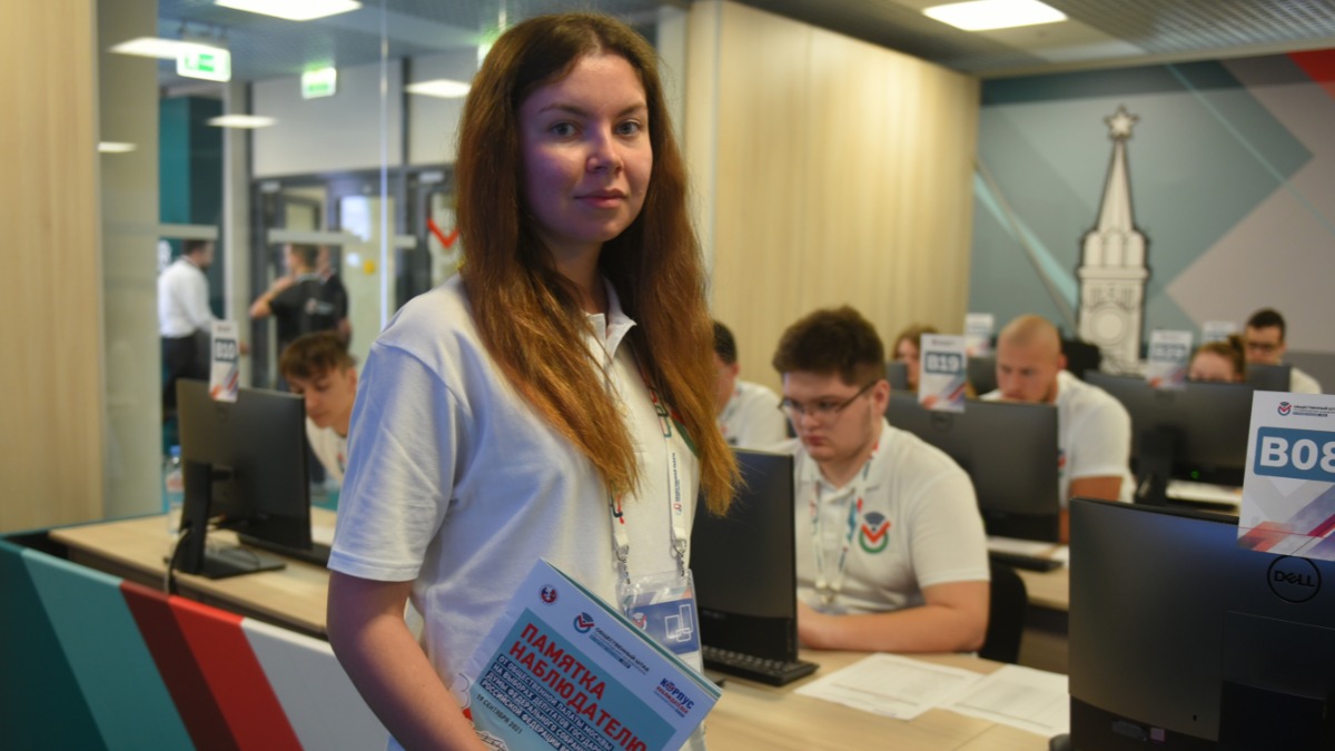 Работа столичного общественного штаба по наблюдению за выборами. Перед тем как москвичку Марию Сетяжеву зачислили в корпус наблюдателей, она прошла обязательное обучение как в очном, так и в дистанционном формате