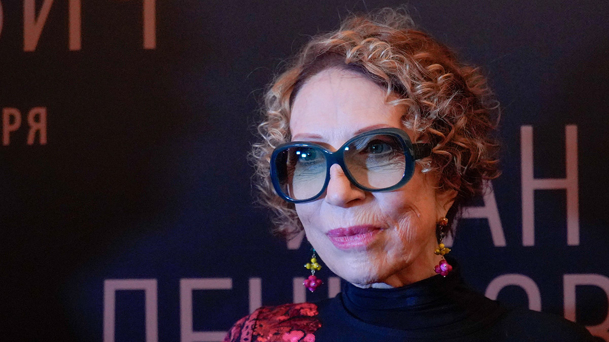 Сын Чуриковой не успел проститься с матерью