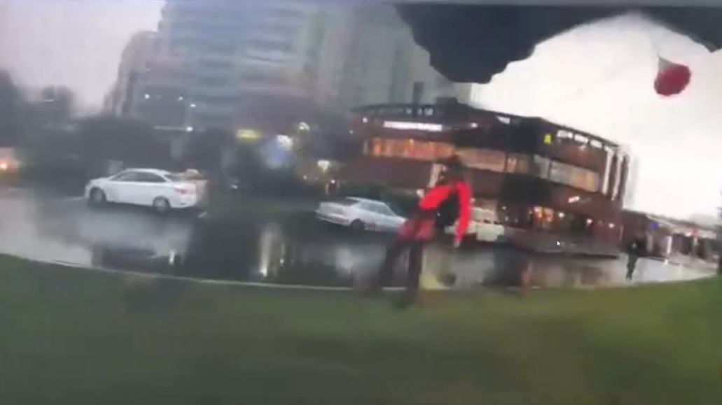 Задержан третий парашютист, спрыгнувший с высотки на Ленинском проспекте в Москве