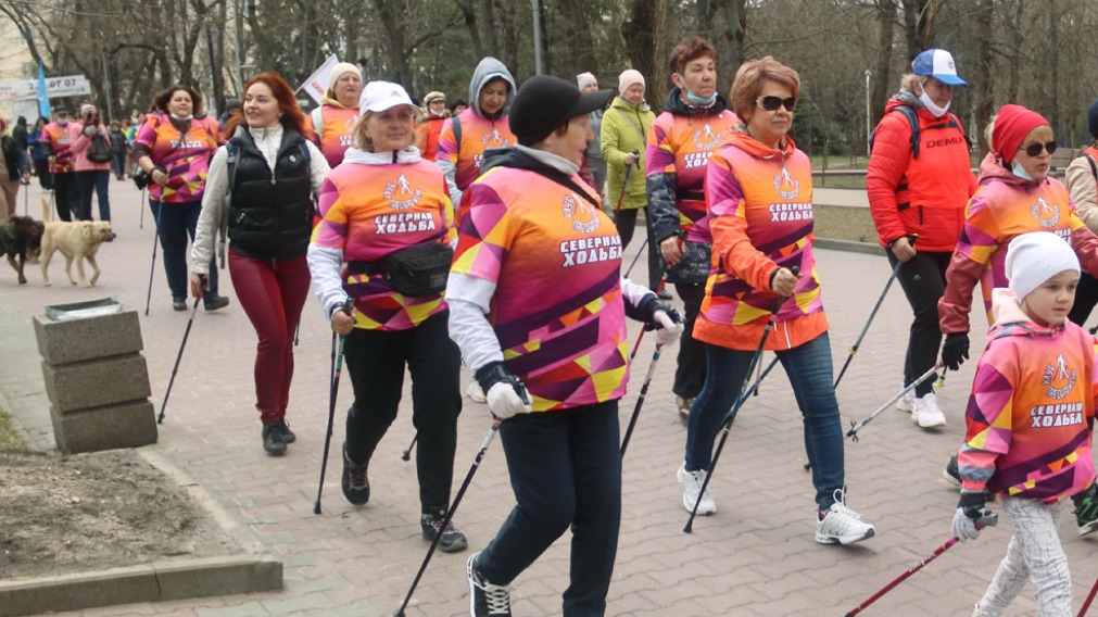 Россиян старшего возраста пригласили на оздоровительную программу «Человек идущий»