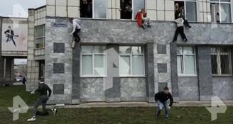 «Люди бежали толпами!»: очевидец рассказал о стрельбе в Пермском университете