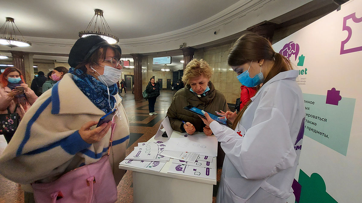 Пассажирам метро Москвы предложили пройти диагностику когнитивных заболеваний