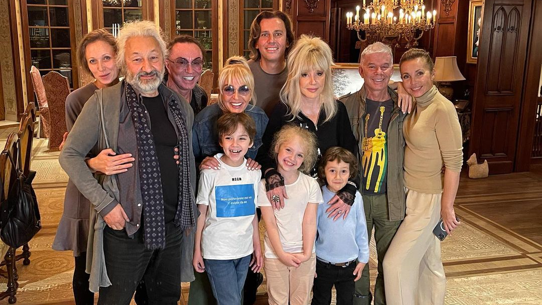 Галкин поделился забавным видео после ужина с Пугачевой и звездными друзьями