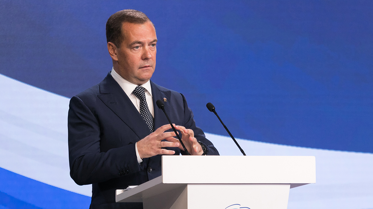 «Евро слабеет»: Медведев рассказал о неэффективности антироссийских санкций