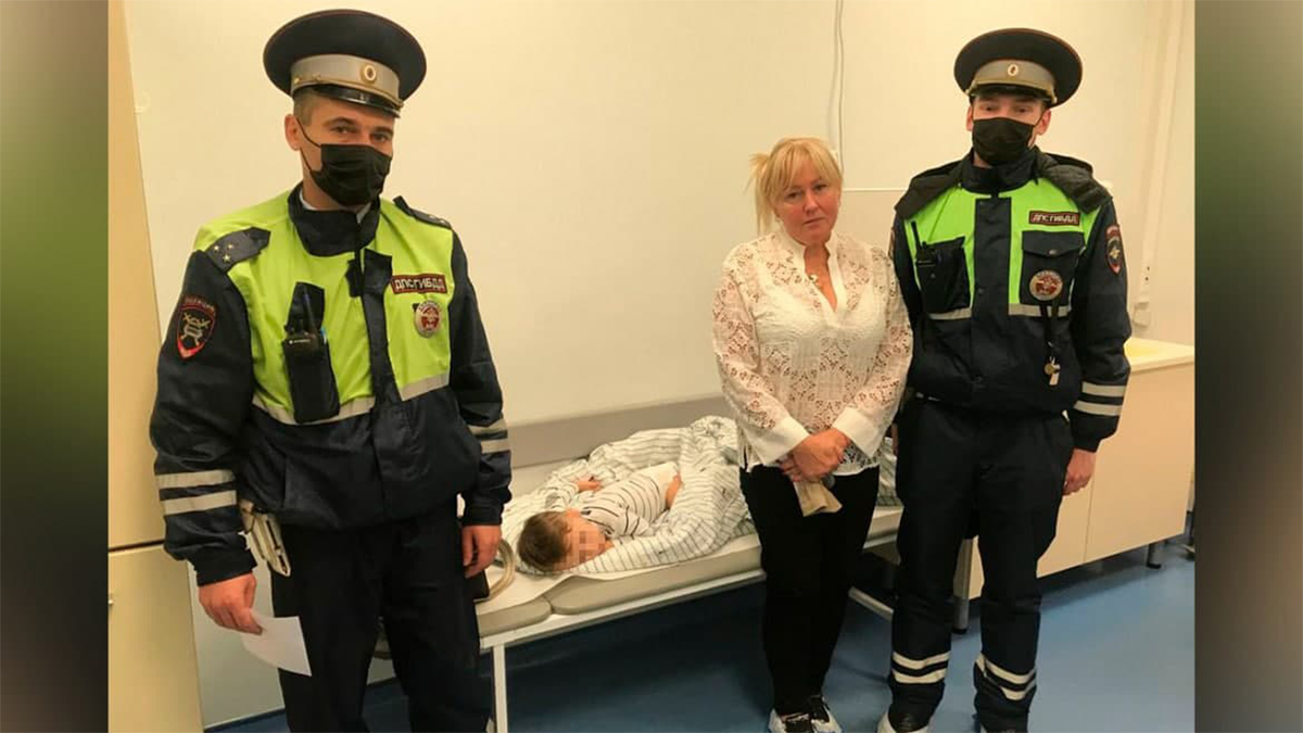 Столичные автоинспекторы помогли спасти жизнь ребенку