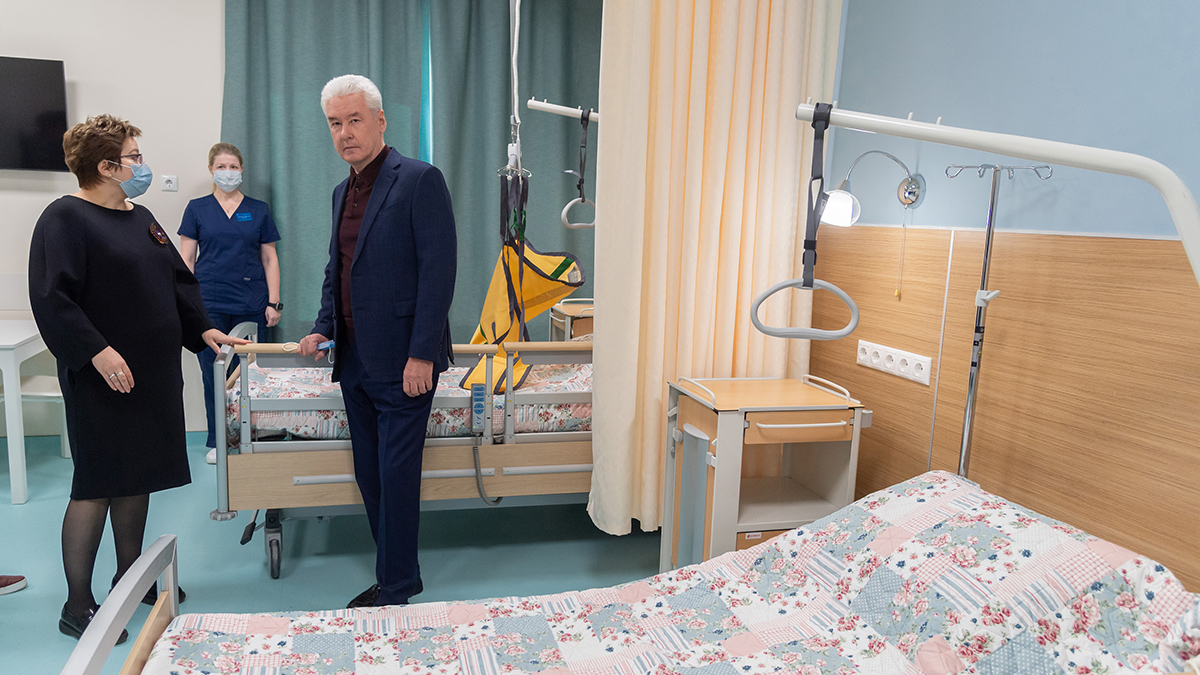Сергей Собянин оценил ход капремонта центра паллиативной помощи в Москве