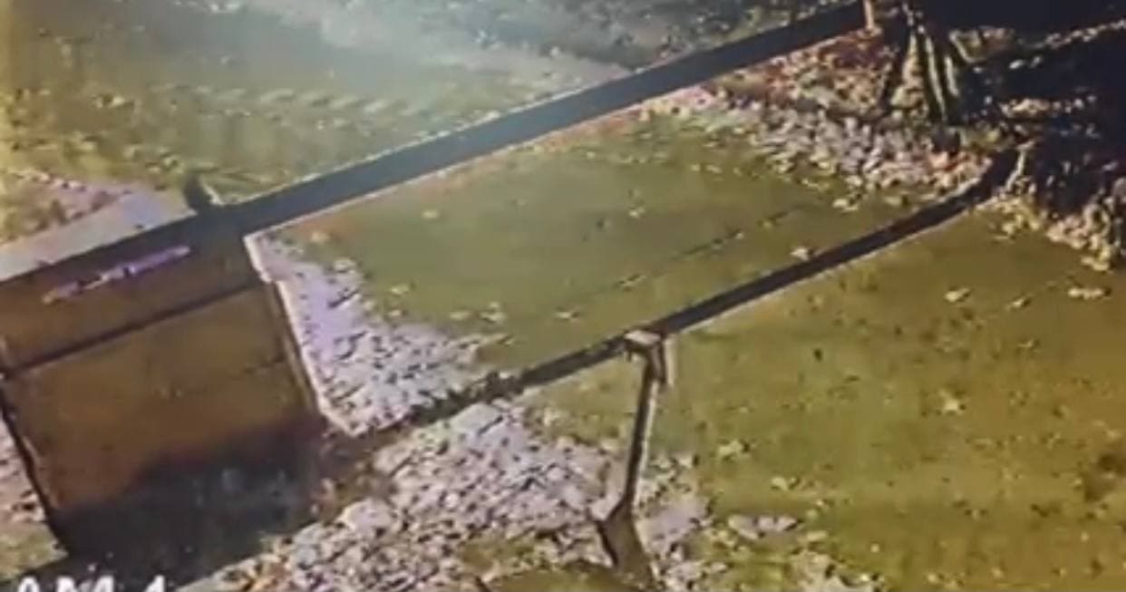 Передвигавшийся на мопеде подросток скончался после столкновения со шлагбаумом в Москве