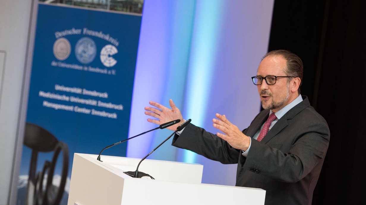 Шалленберг анонсировал локдаун для непривитых от COVID-19 в Австрии