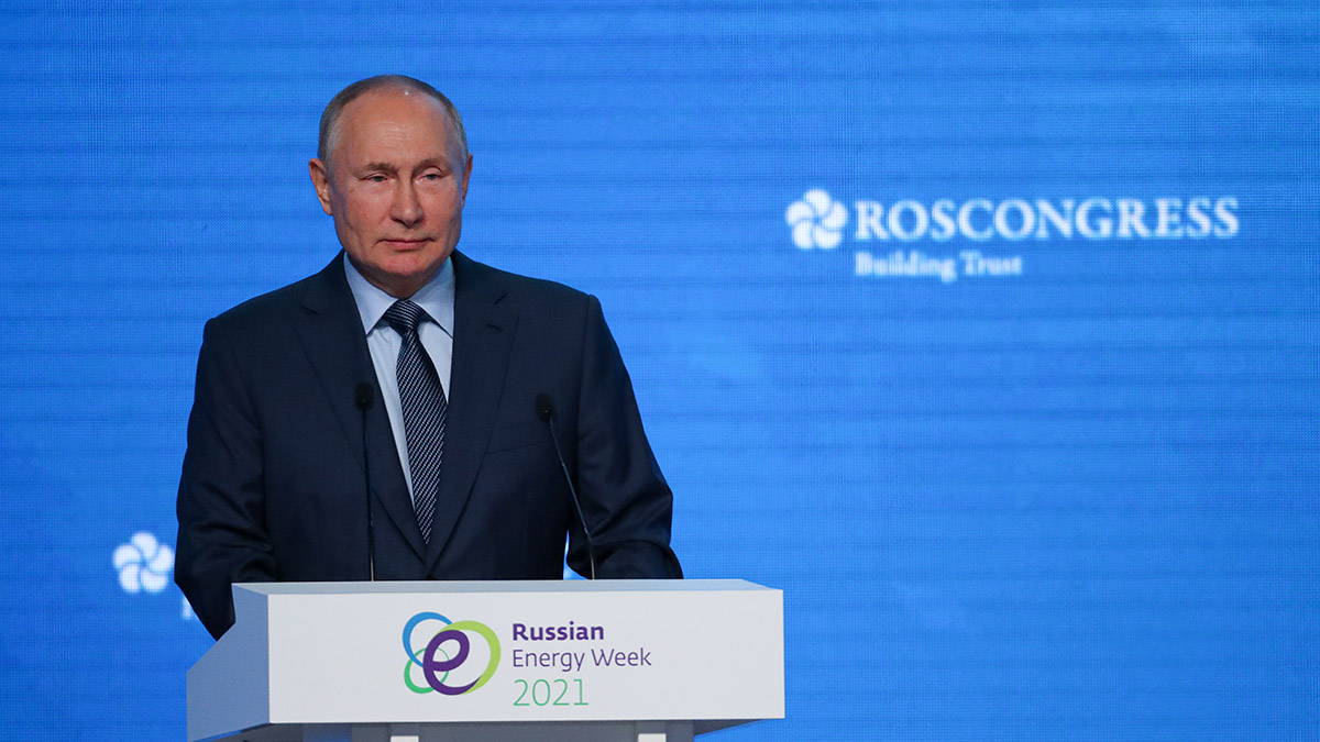 Владимир Путин допустил рост стоимости нефти до 100 долларов за баррель 