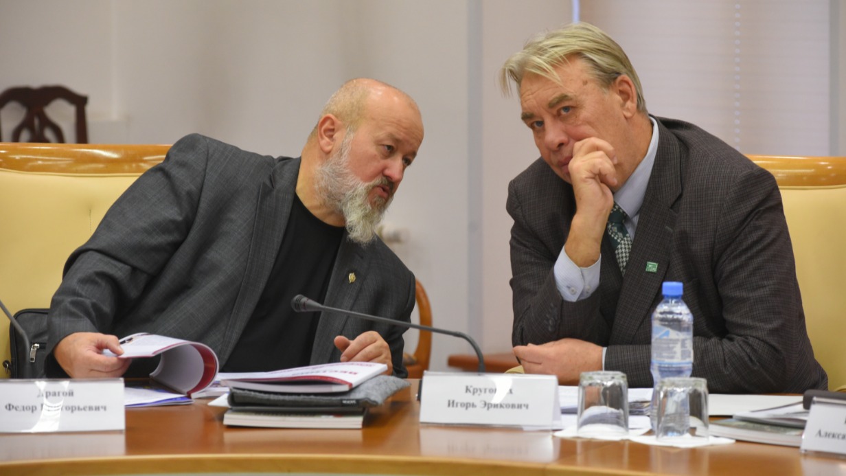 Участники круглого стола Федор Драгой (слева) и Игорь Круговых