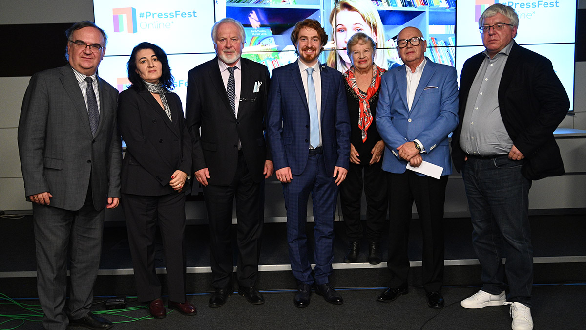 Эксперты обсудили перспективы развития печатных и электронных СМИ на фестивале прессы 