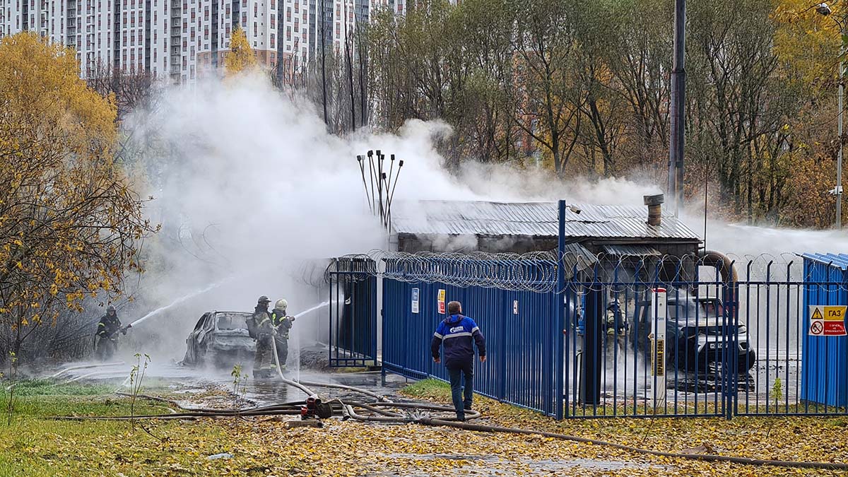 Газовая подстанция загорелась на улице Грина в Москве