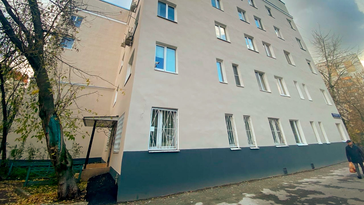 Капремонт дома с портретом Николая Гастелло завершается в Сокольниках