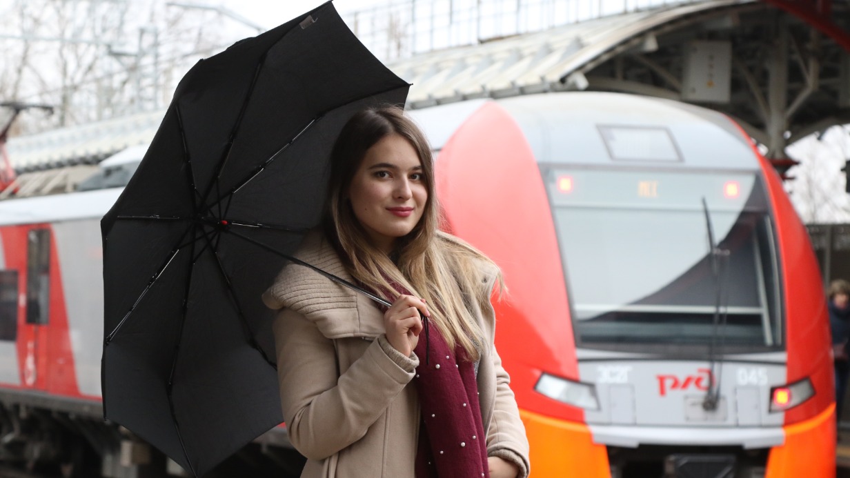 Студентка МГУ имени М. В. Ломоносова Тамара Масалимова встречает «Ласточку» на станции МЦК «Лужники»