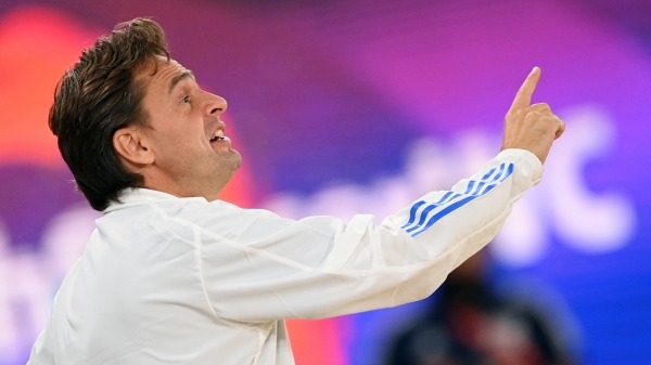 Главный тренер сборной России (команда РФС) по пляжному футболу Михаил Лихачев в матче первого тура группового этапа чемпионата мира по пляжному футболу 2021 между командой Российского футбольного союза и сборной США