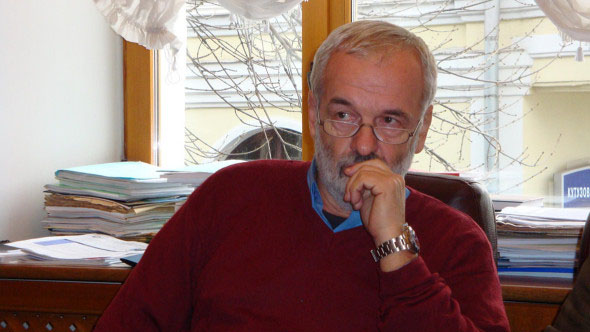 МВД: Профессор РГГУ лишился квартиры после общения с телефонными мошенниками