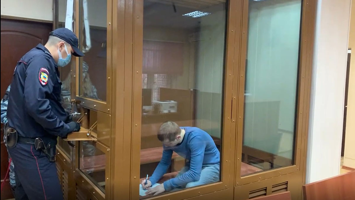 Суд приговорил к трем годам и трем месяцам колонии мужчину, поджегшего автомобиль Росгвардии