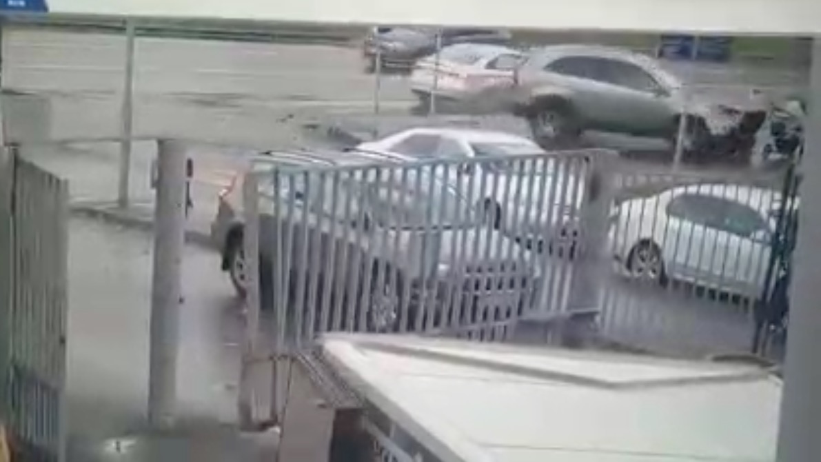 Момент ДТП с трехлетним ребенком на юге Москвы попал на видео