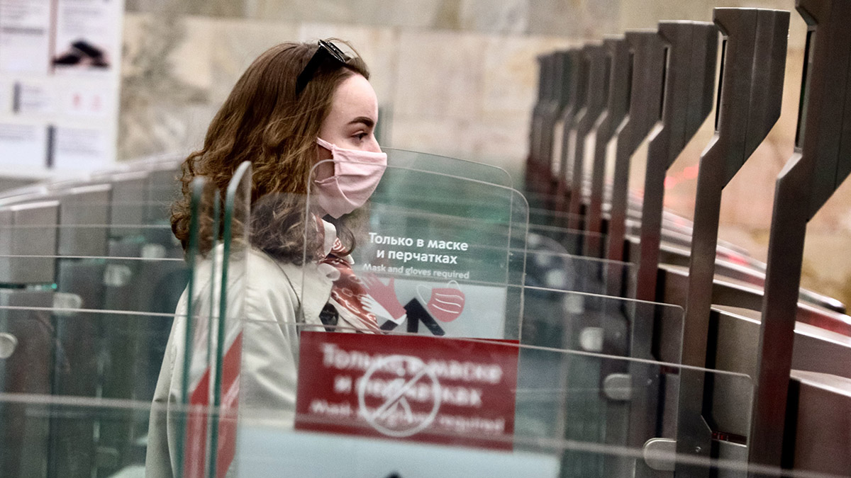 Иммунолог рассказал, когда могут вернуть масочный режим 