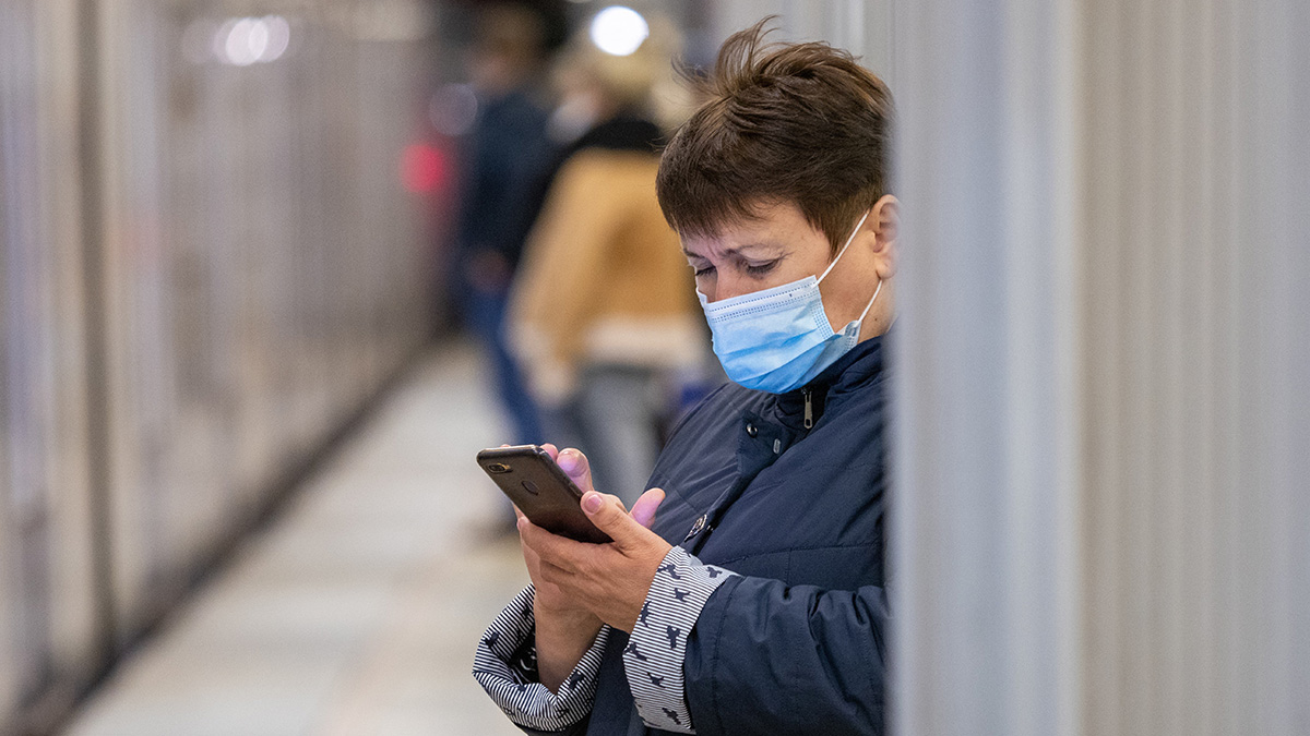 Минпромторг оценил обеспеченность России масками и перчатками