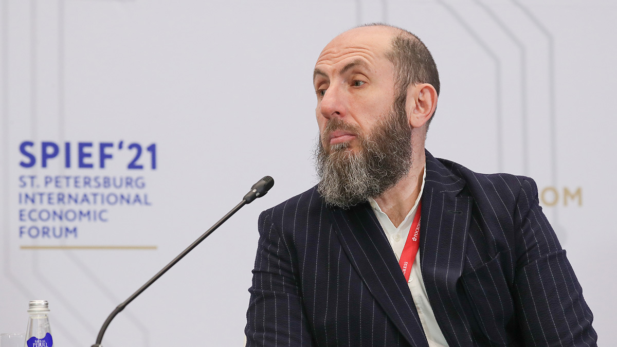 СМИ: Директору МХАТ имени Горького Кехману предъявили обвинение в растрате