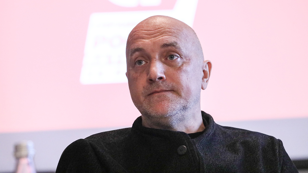 Контузия обоих легких и переломы: появились подробности о состоянии Прилепина после теракта