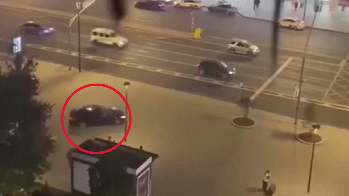 Сотрудники ГИБДД задержали дрифтеров, устроивших опасный заезд в центре Москвы