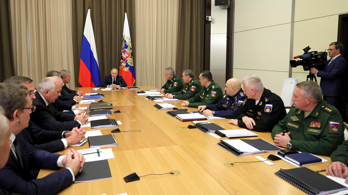 Путин заявил, что на эсминец США в акватории Черного моря можно посмотреть в прицел 