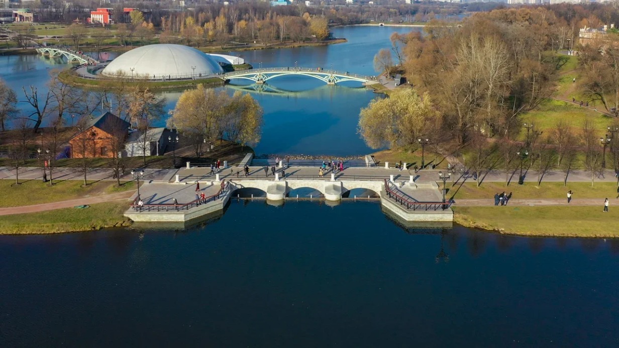 Пешеходный мост «Царицынская плотина» отремонтировали на юге Москвы