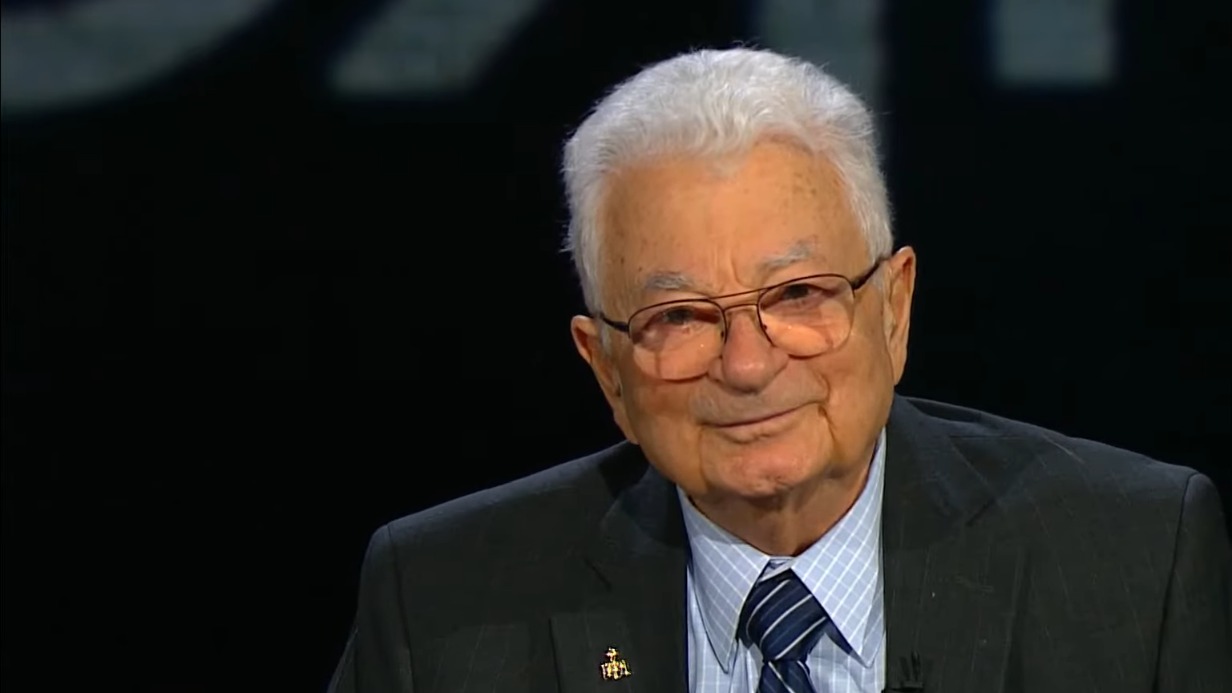 Юрий Оганесян стал первым лауреатом премии России-ЮНЕСКО имени Менделеева