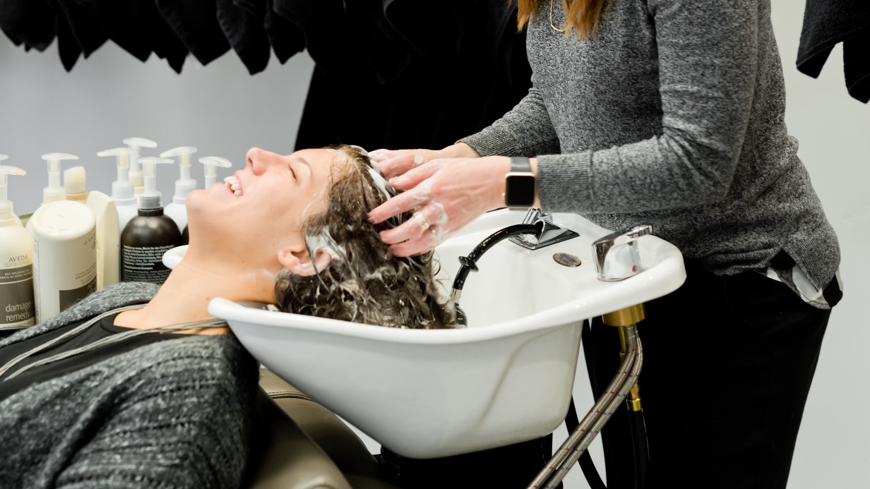 «Благоприятные дни»: астролог назвала даты «денежных» стрижек в ноябре