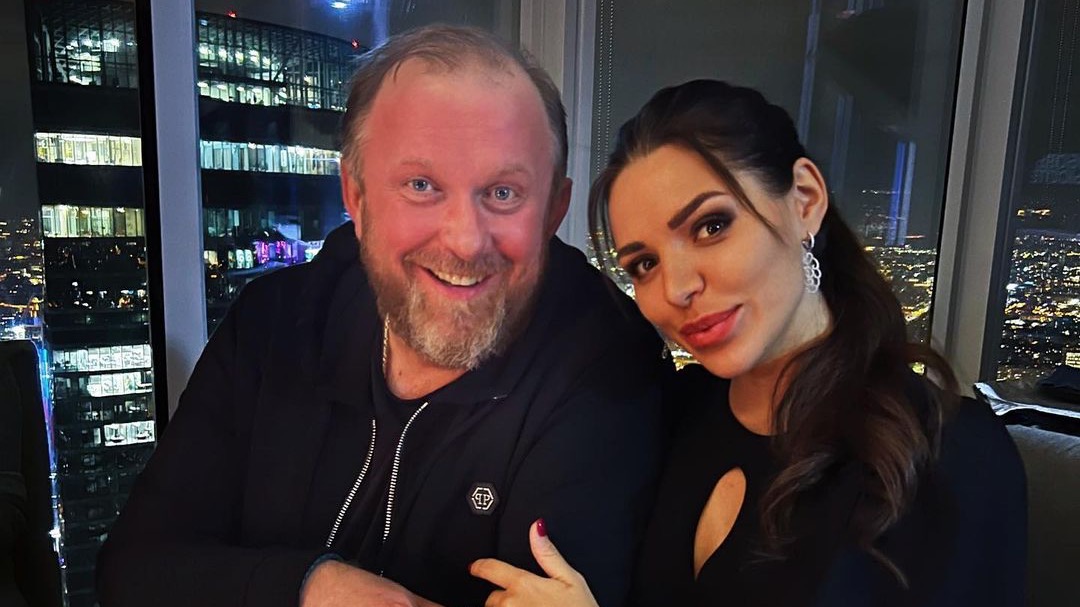 Молодая жена телеведущего Ивлева сообщила о беременности