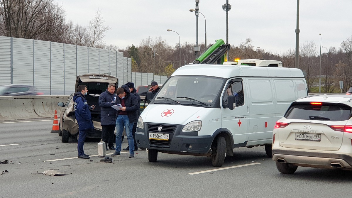 Четыре автомобиля столкнулись на Киевском шоссе