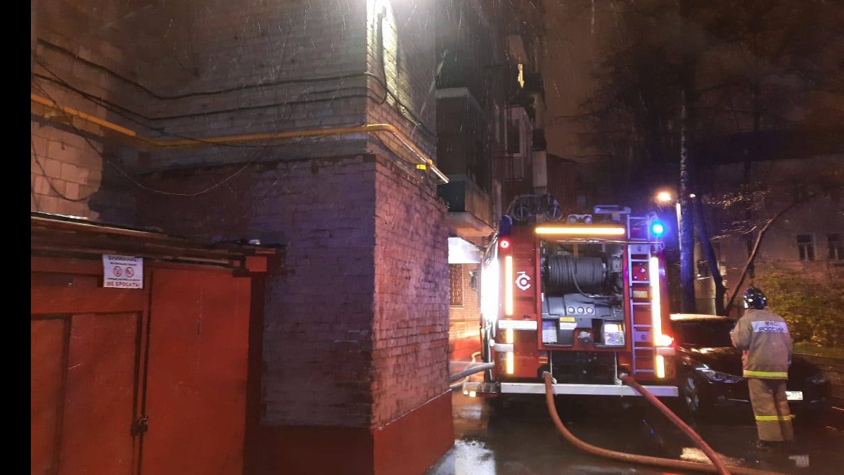 Тело женщины-инвалида обнаружили после пожара в доме в центре Москвы