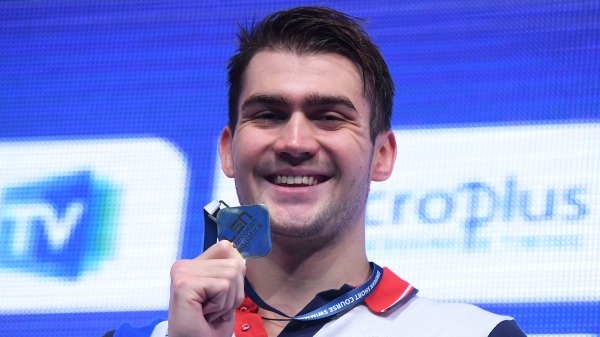 Климент Колесников (Россия), завоевавший золотую медаль на дистанции 100 метров вольным стилем среди мужчин на чемпионате Европы по плаванию на короткой воде в Казани