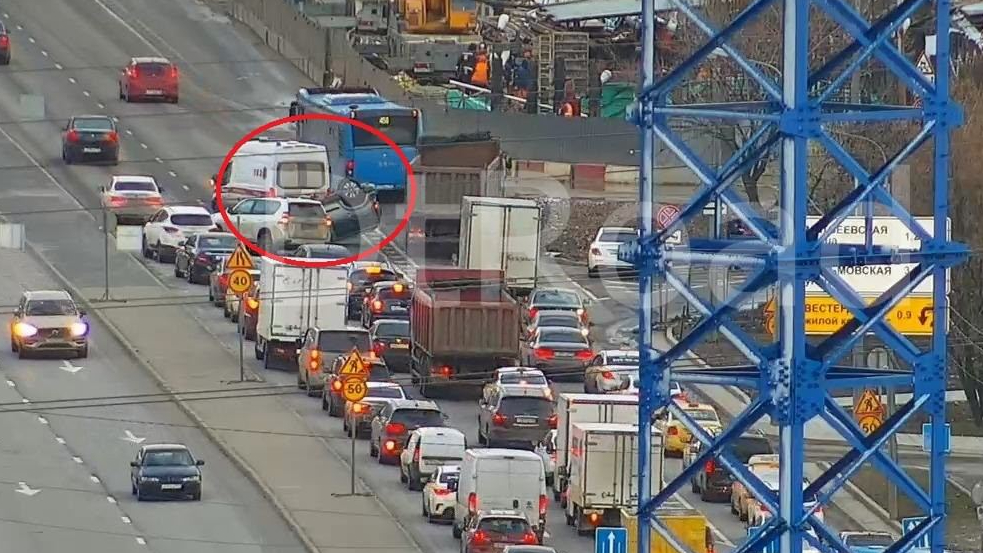 Легковушка перевернулась в результате ДТП на Аминьевском шоссе