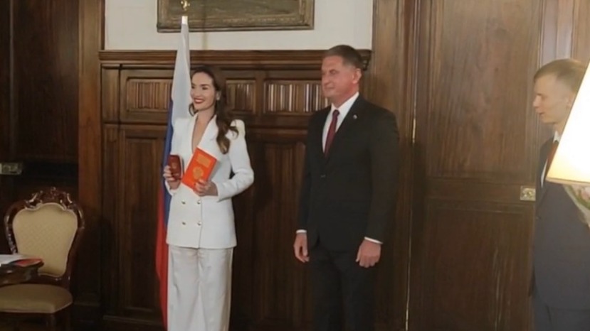 Наталье Орейро вручили российский паспорт