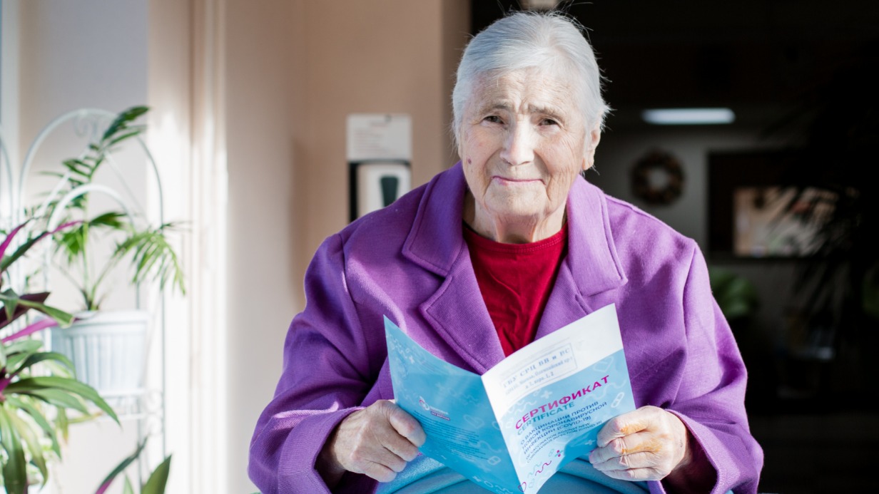 Россия начнет выдачу сертификатов привитым иностранными вакцинами