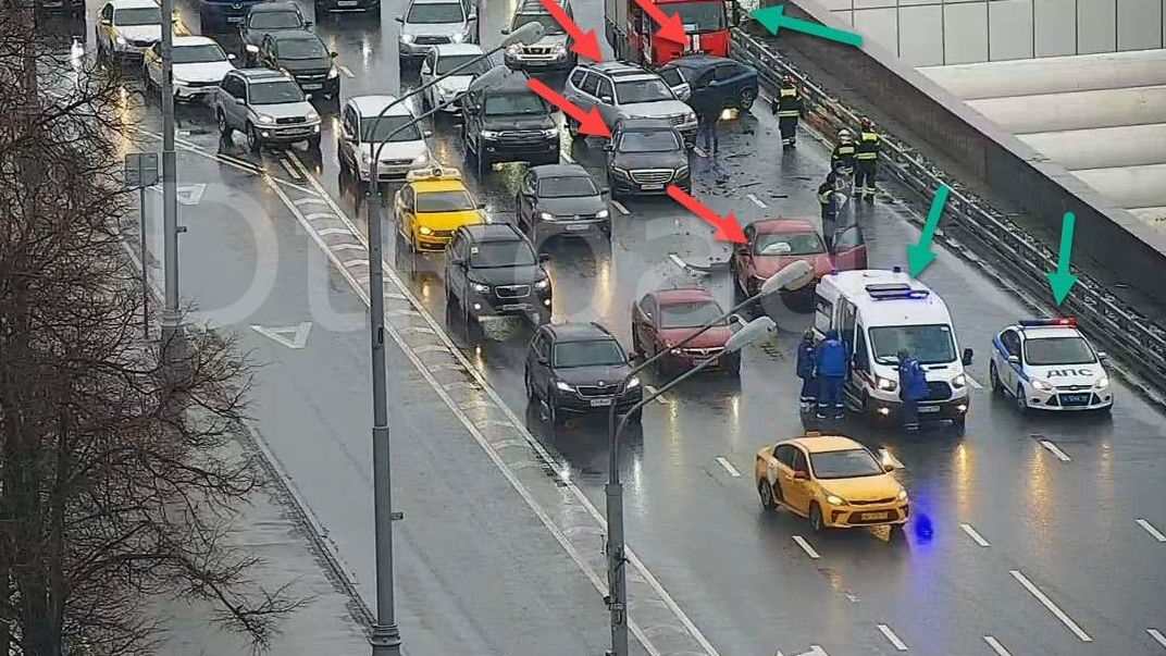 Mercedes миллиардера Игоря Рыбакова попал в крупное ДТП на Ленинградском проспекте