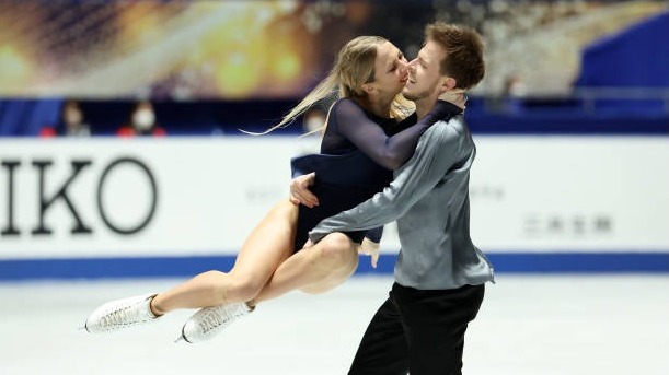 Звезды фигурного катания выступили в шоу на арене «Мегаспорт»