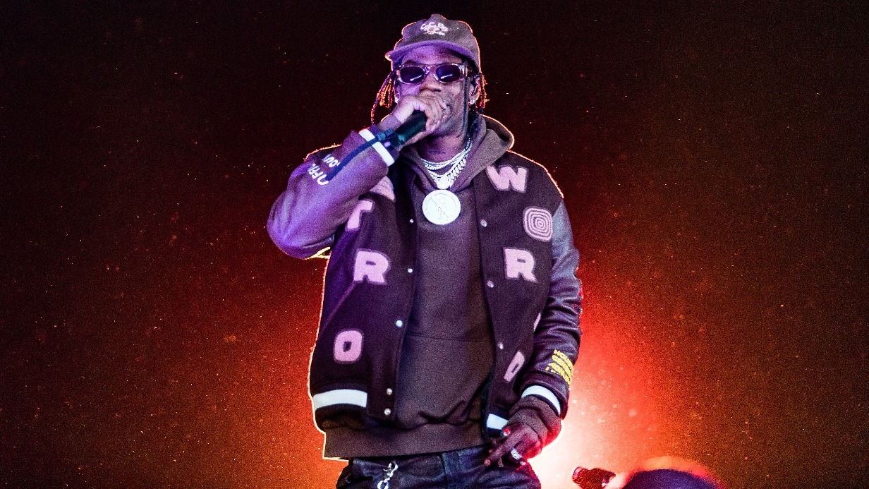 Число жертв давки на концерте рэпера Трэвиса Скотта выросло до десяти