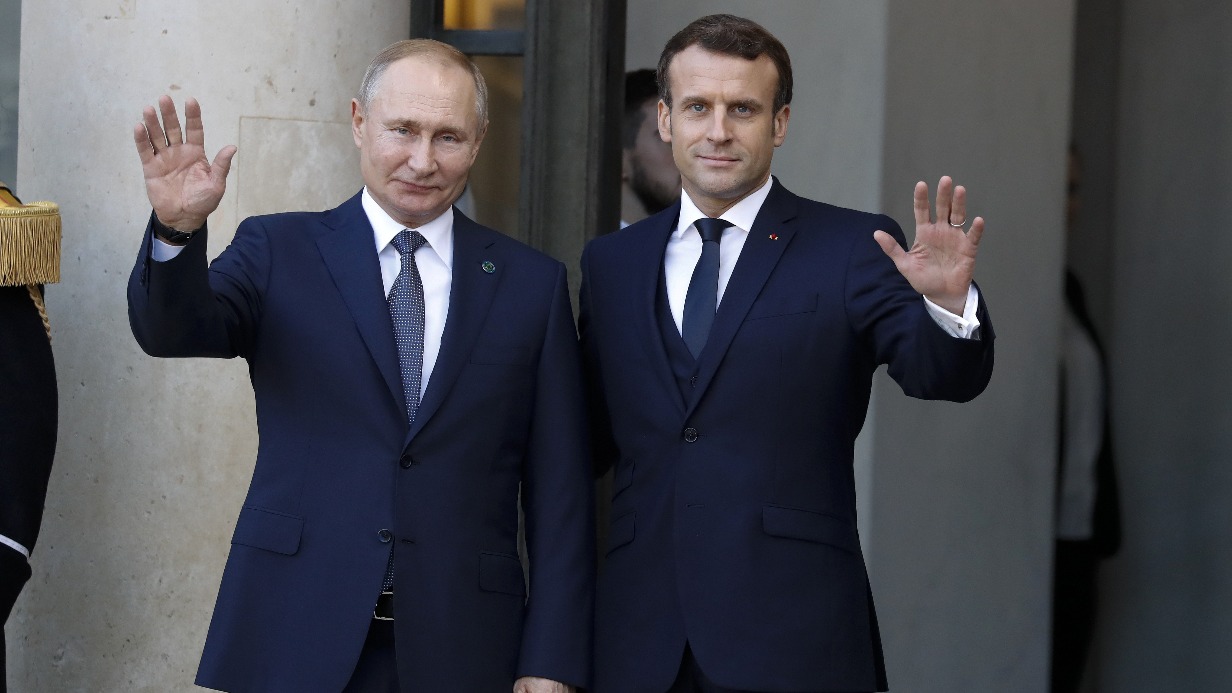 Путин и Макрон обсудили кризис на польско-белорусской границе