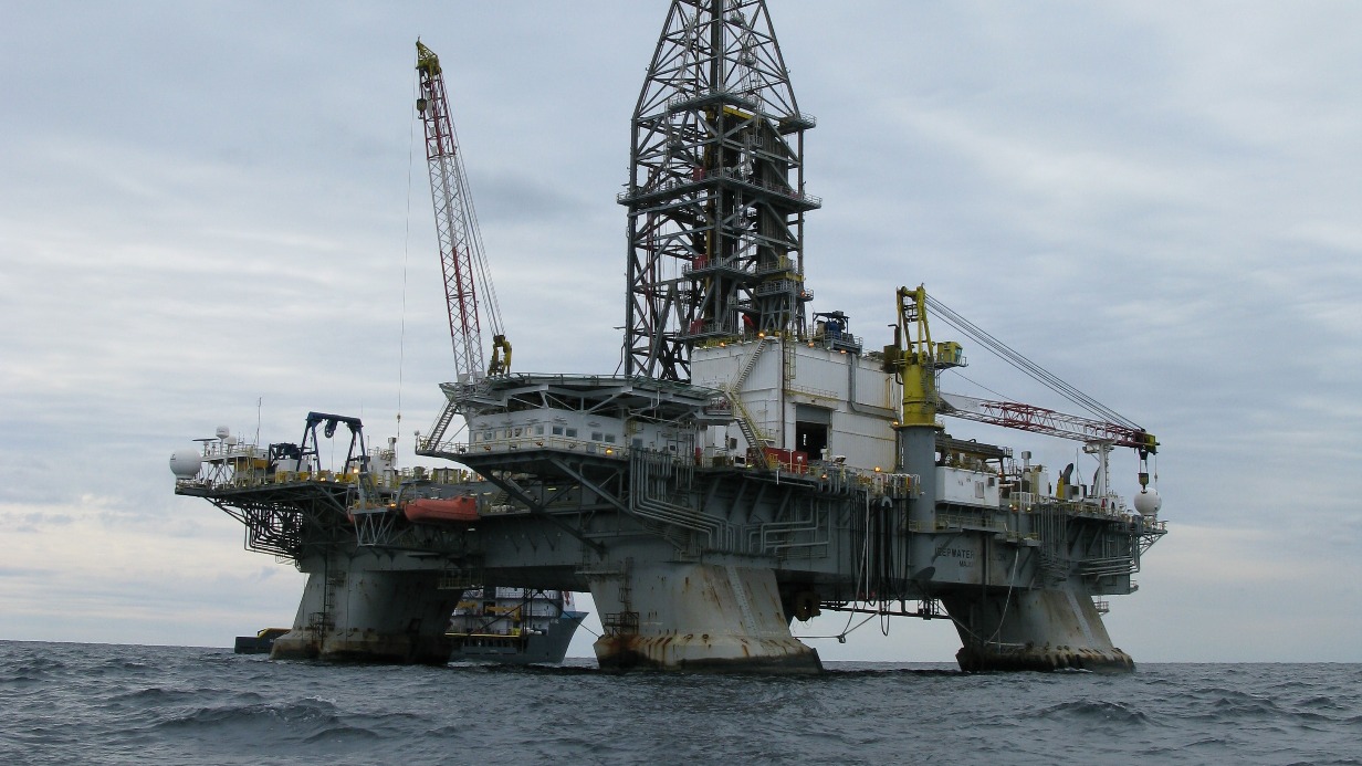 Цена нефти Brent упала ниже 73 долларов за баррель впервые с 13 сентября