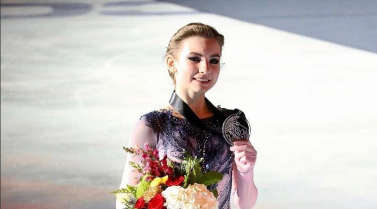 Фигуристку Дарью Усачеву привезли из Токио в инвалидной коляске