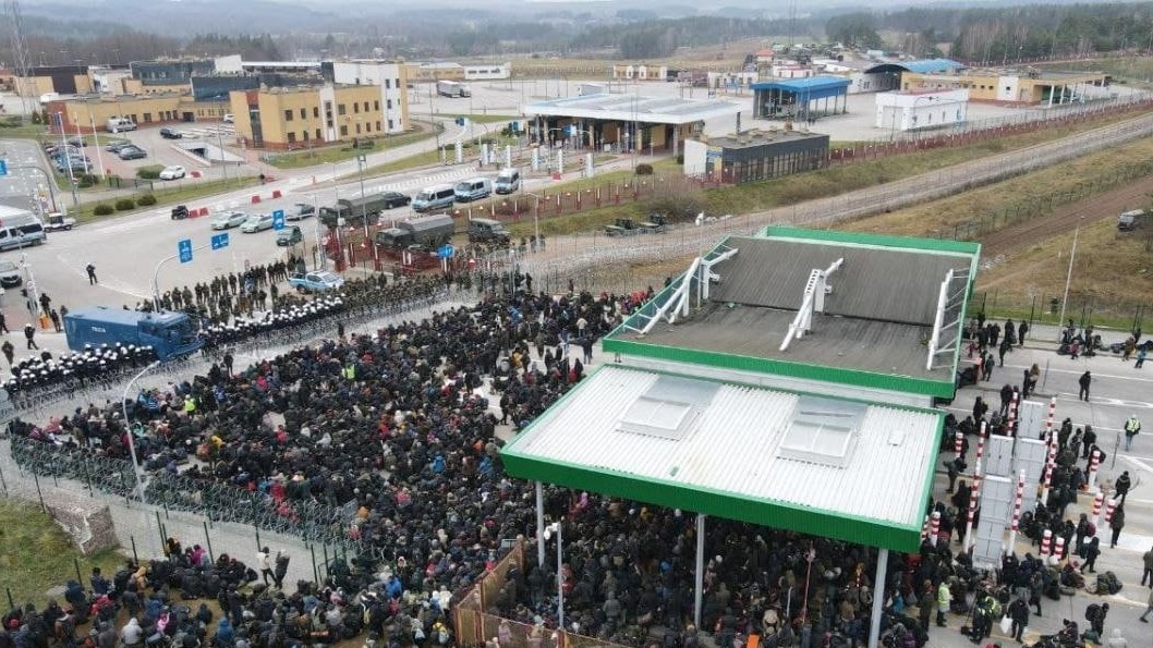 Белоруссия намерена разместить мигрантов в логистическом центре