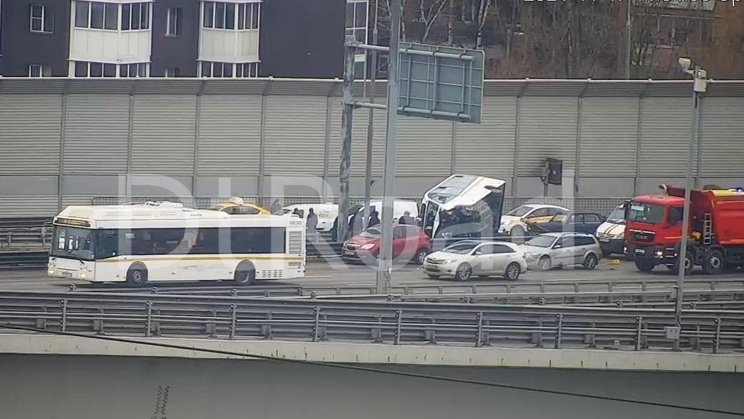 Съезд с трассы М11 «Нева» на внешнюю сторону МКАД перекрыли из-за аварии