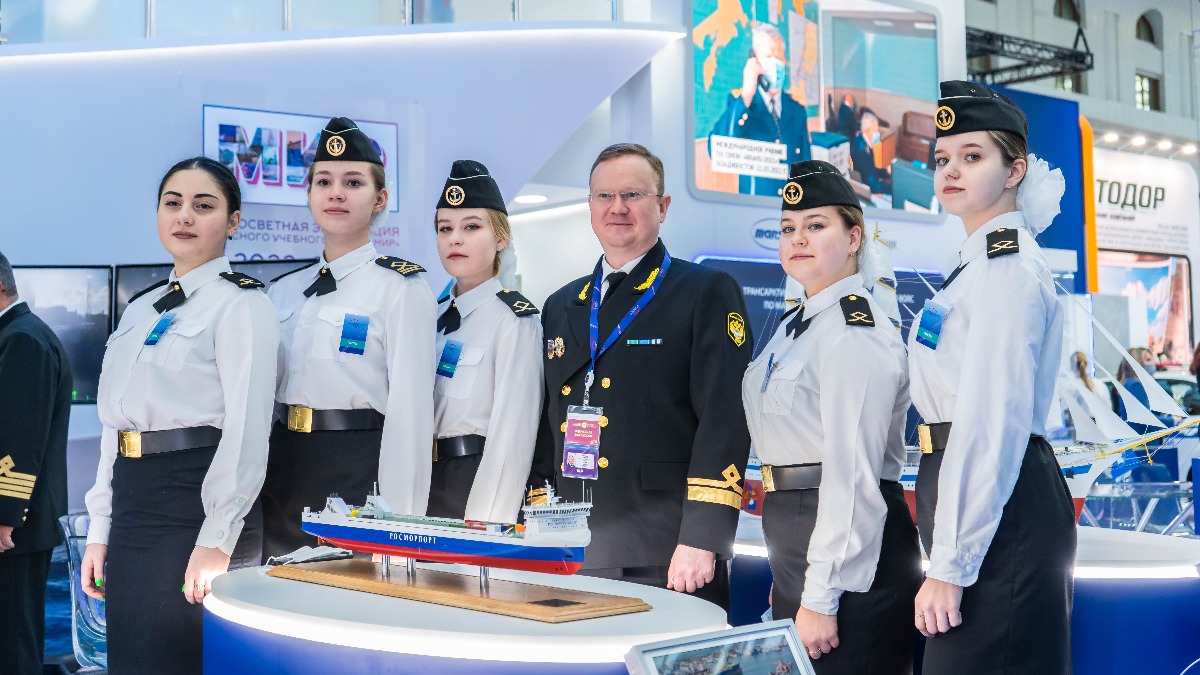 Модель беспилотного учебного судна представили в МИИТ